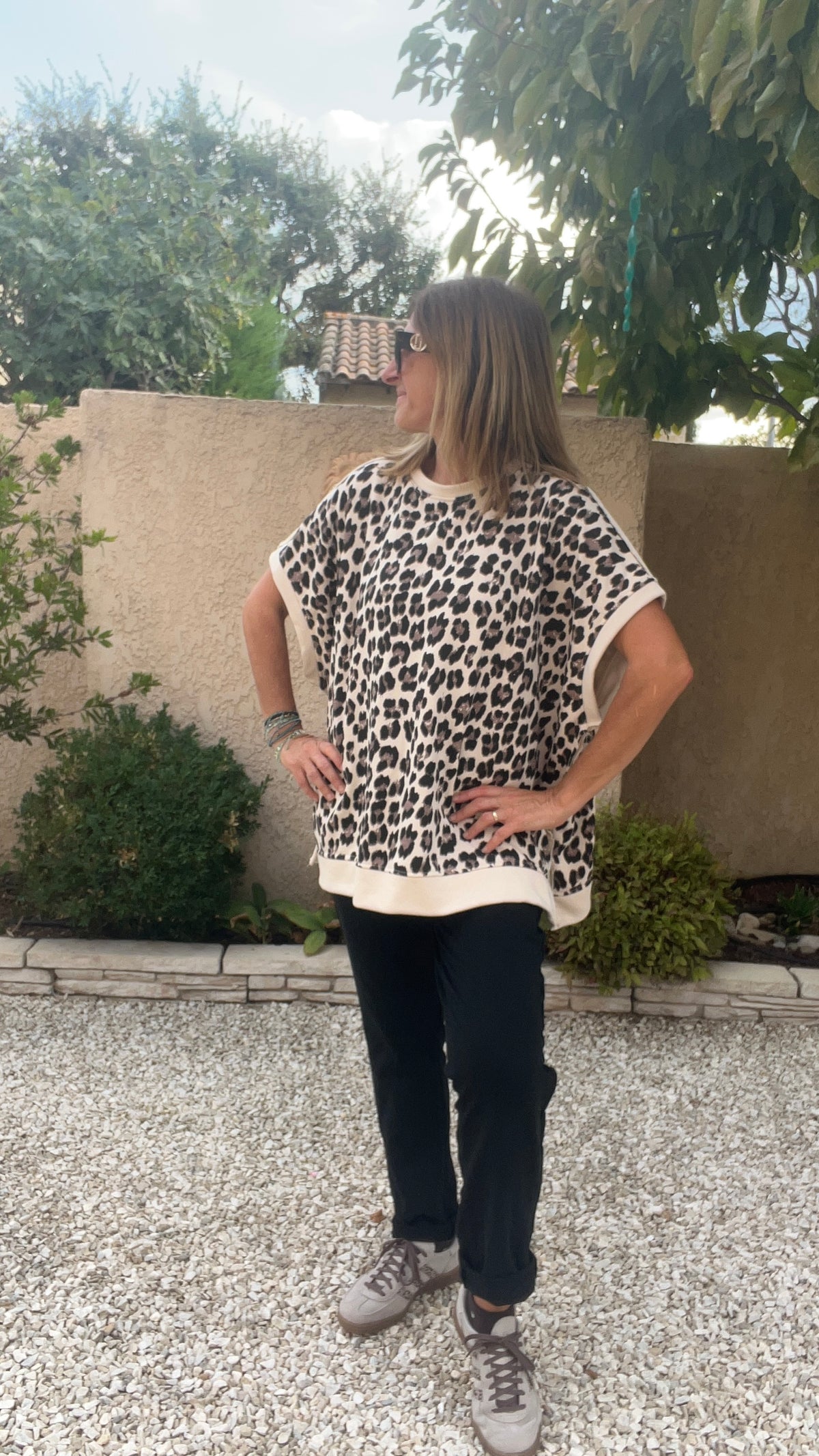 SWEAT LEOPARD BEIGE/NOIR SANS MANCHES OVERSIZE