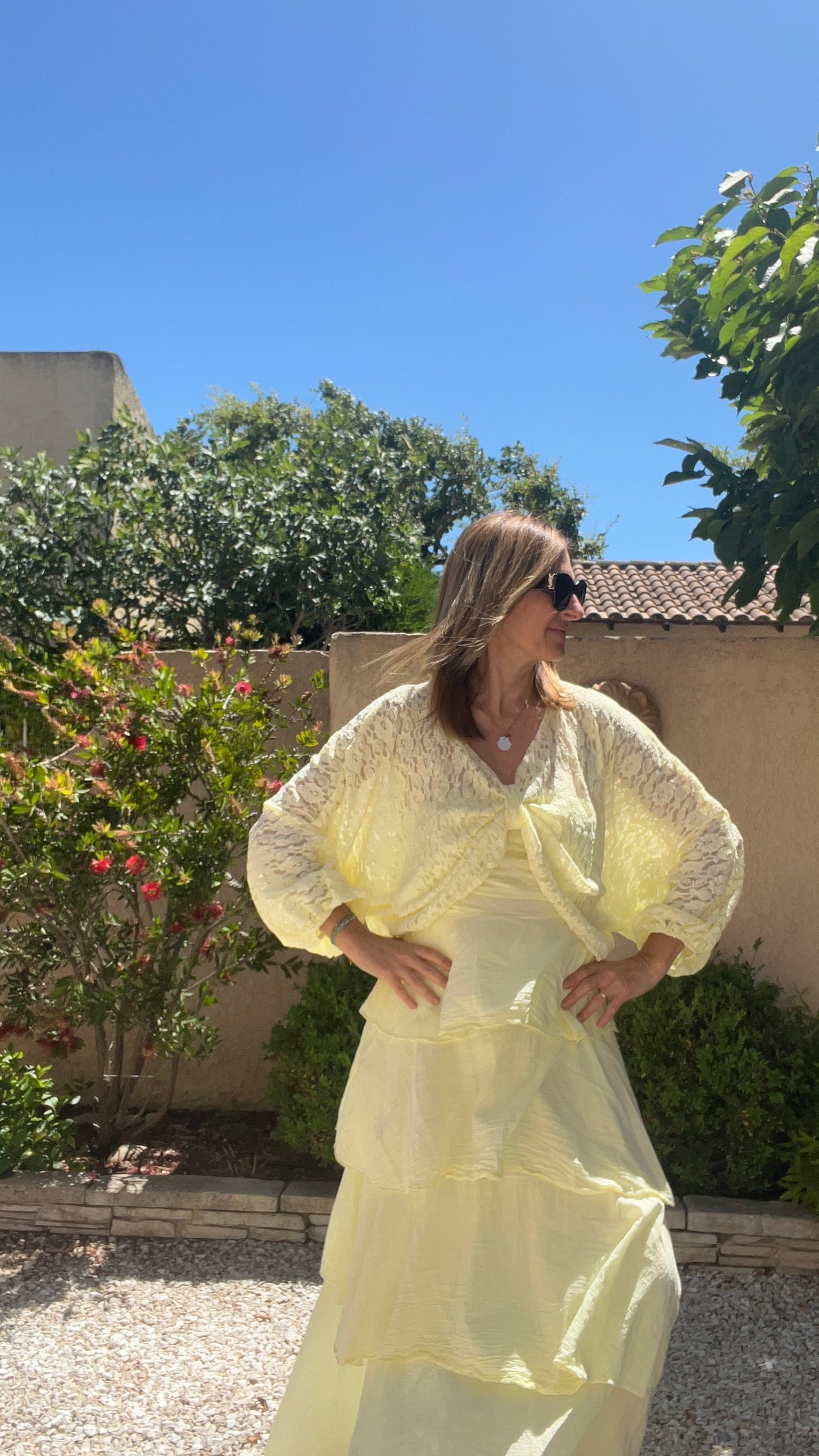 CROP TOP DENTELLE JAUNE MANCHES LONGUES
