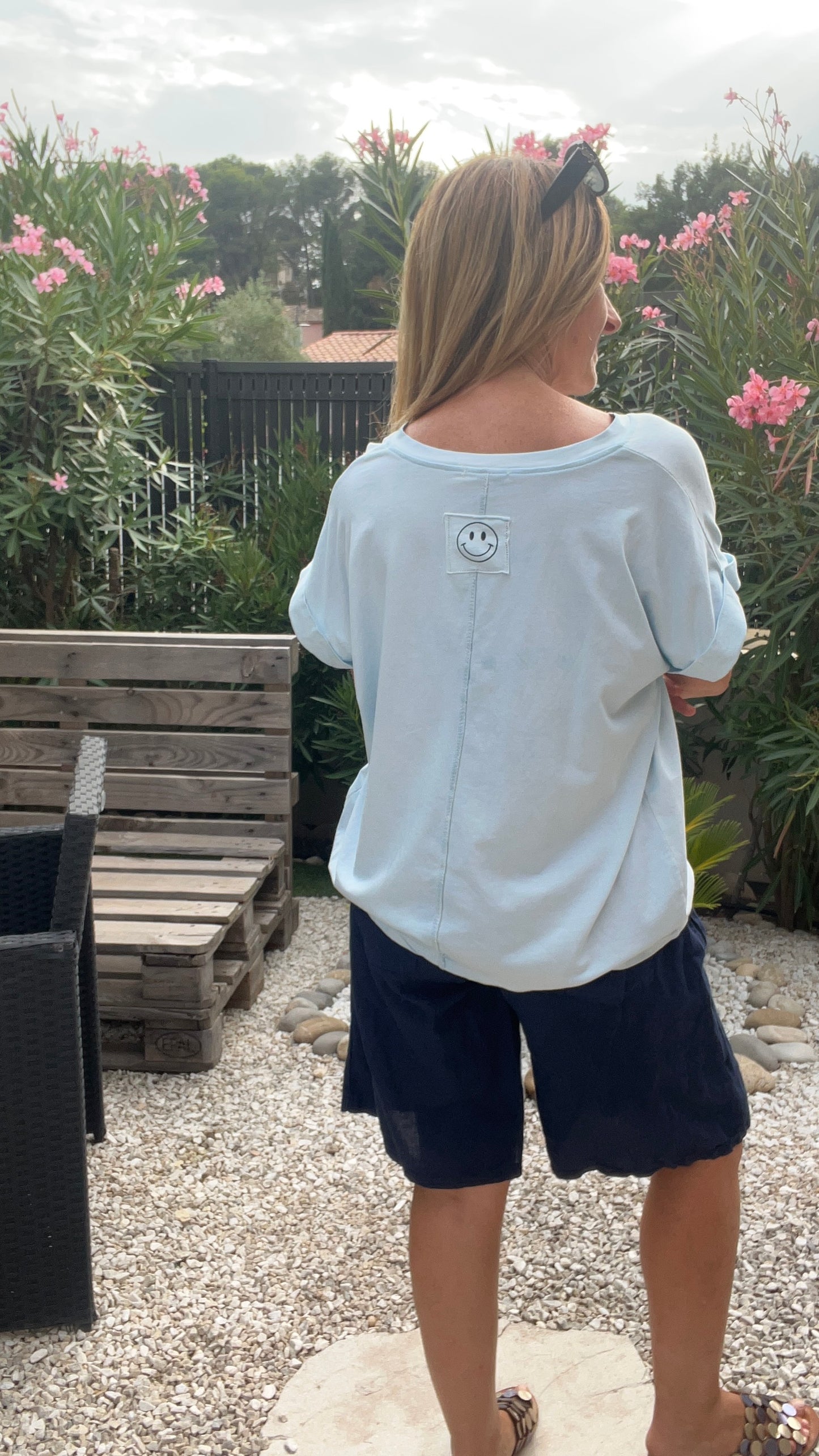 TEE-SHIRT BLEU CLAIR COL EN V