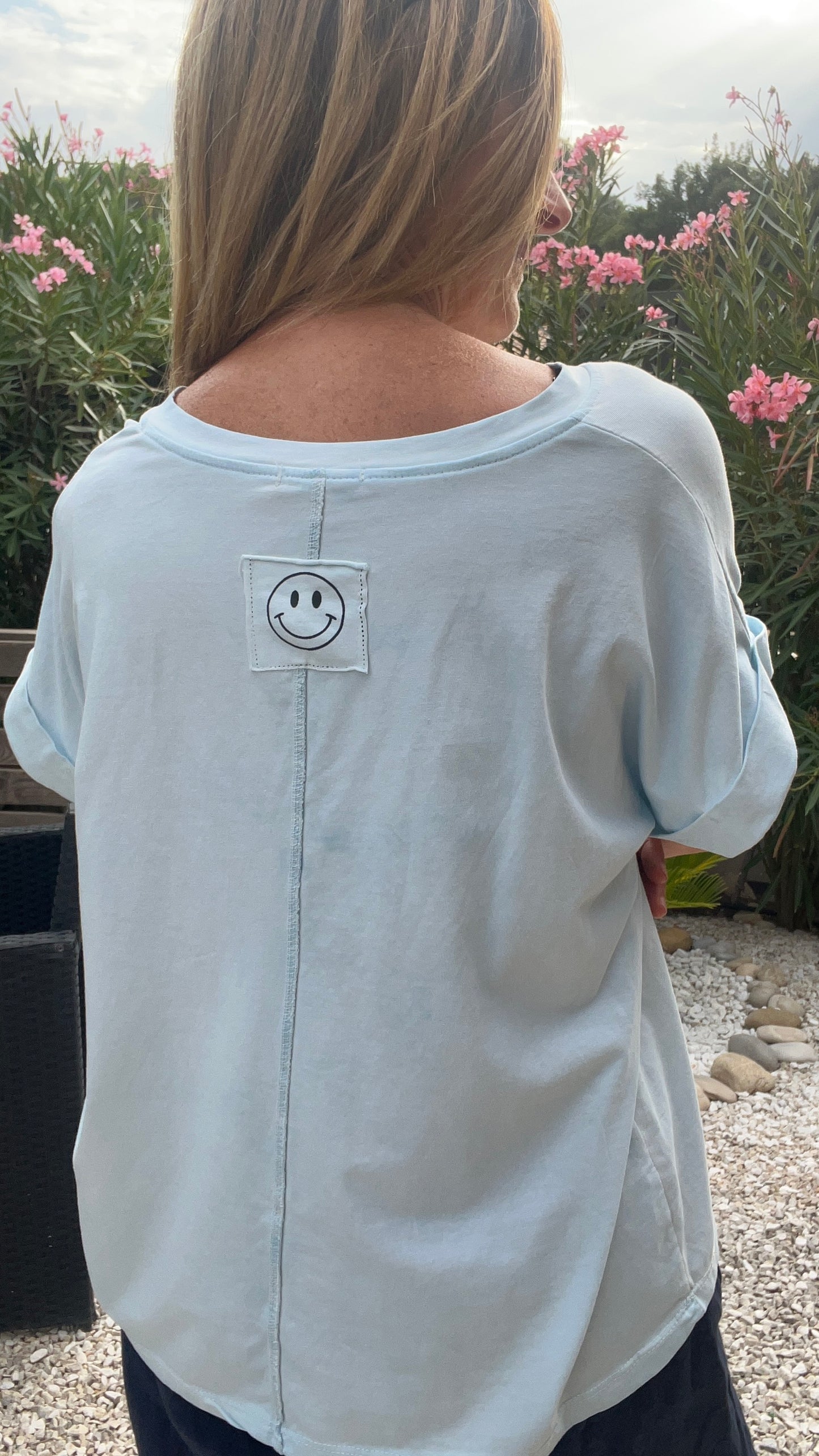 TEE-SHIRT BLEU CLAIR COL EN V