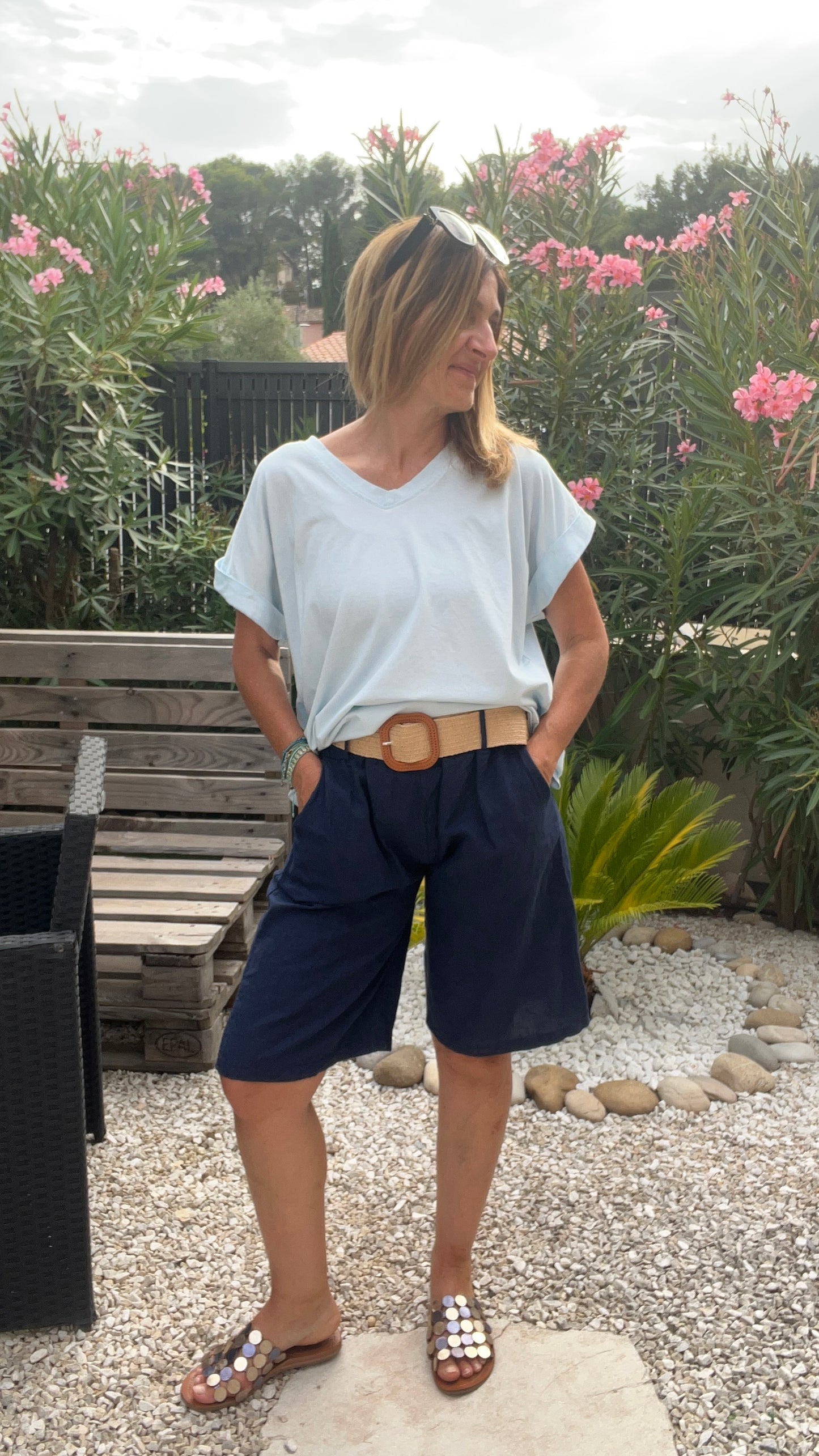 TEE-SHIRT BLEU CLAIR COL EN V
