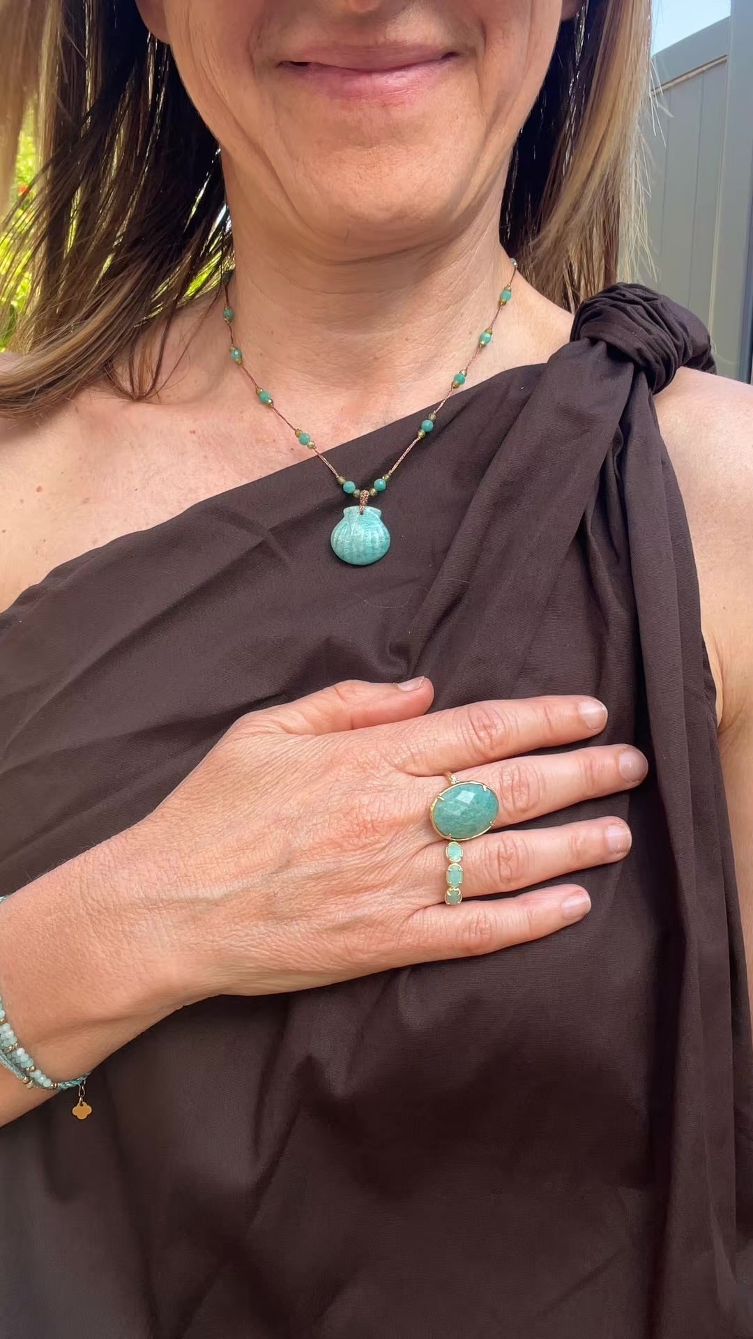 COLLIER BLEU TURQUOISE COQUILLAGE  "HABAHA"
